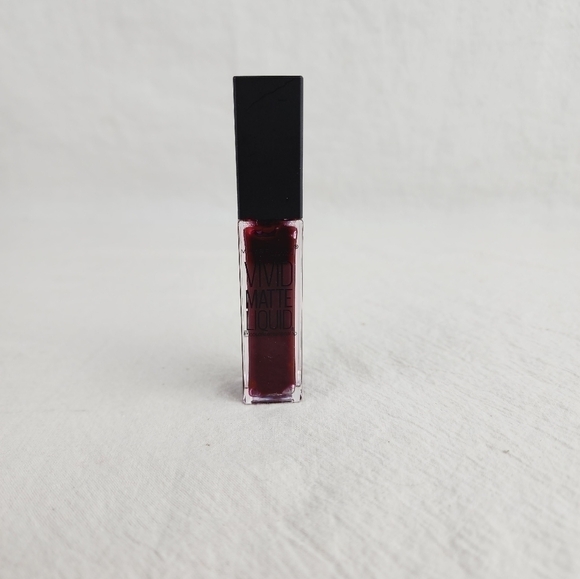 Color Sensational Vivid Matte Liquid Lipstick Shade 39 - Picture 3 of 7